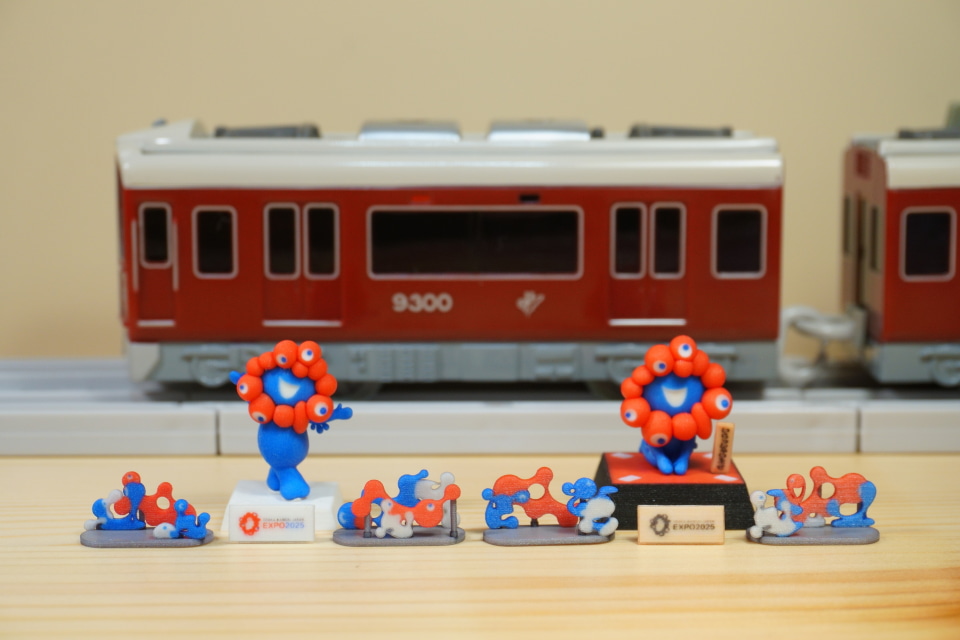 世界最小のミャクミャク像フィギュアでおうち万博を楽しんでみた。こ