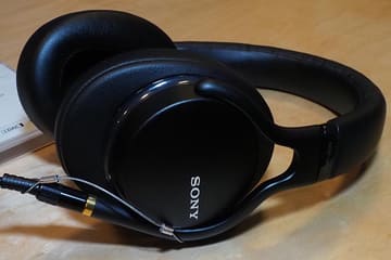 ソニーの左右分離NC/防滴のイヤフォンと、ハイレゾ対応「MDR-1AM2」を