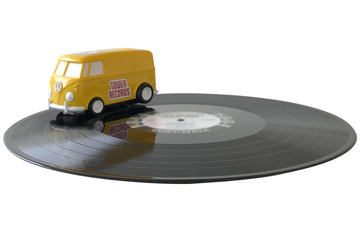 走るレコードプレーヤー「RECORD RUNNER」タワレコ限定版。スリップ