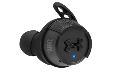 JBL×UNDER ARMOURの完全ワイヤレスが進化。再生時間2倍に - AV Watch