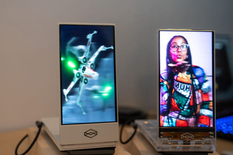 ポケットに立体画像。ポータブル“ホログラフィック”ディスプレイ