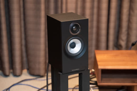 スピーカーは18年でどれだけ進化した!? B&W「CM1」と新「607 S3」を