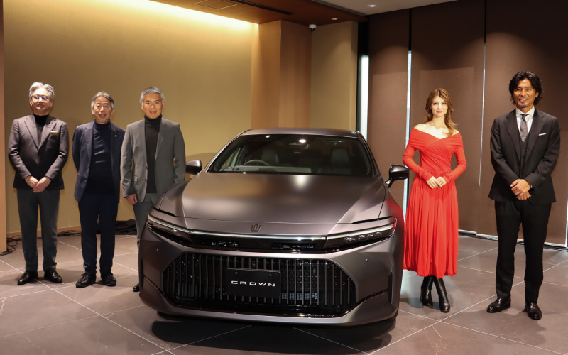 トヨタ、70周年を迎えたクラウンの専門店「THE CROWN 東京虎ノ門