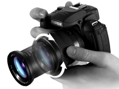 富士フイルム、マニュアル30倍ズームレンズ搭載の「FinePix HS30EXR