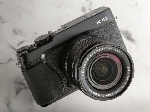 富士フイルム X-E2 富士フイルム FUJIFILM X-E2 ボディ 価格比較