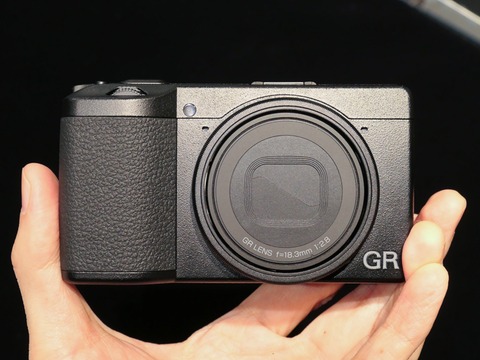 RICOH GR III」の動作機が初公開 - デジカメ Watch