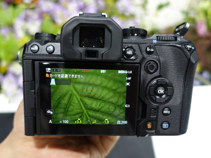 CP+2024】最新の超望遠ズームレンズが並ぶOM SYSTEMブース…OM-1 Mark