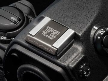 超望遠レンズトランク風の「ニコンF5誕生25周年記念ハードケース