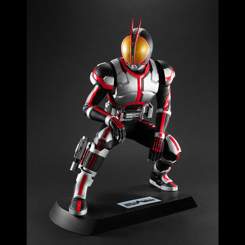 全高30cm 光るギミックを内蔵した「仮面ライダーファイズ」の