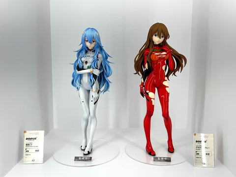 シンエヴァ」より綾波レイとアスカの“XL size”フィギュアが登場