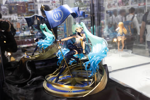 特別企画】【あみあみ展示撮り下ろし】宇宙で一番輝いて見える！「初音