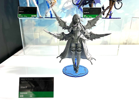 プラモデル「アルカナディア」シリーズ「エルメダ/ソフィエラ」が展示