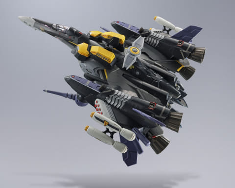 マクロスF」より「DX超合金 アーマードメサイアバルキリー （オズマ