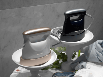 パナソニック、累計100万台超え「衣類スチーマー」の新モデルは