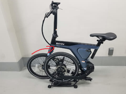 BESVの折りたためるe-bike「PSF1」は自然なアシストなのにスイスイ進ん