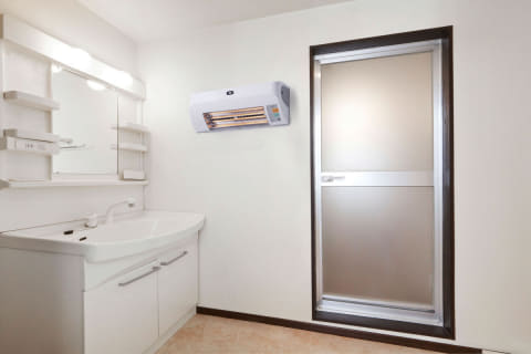 アラジン初、脱衣所用の暖房機。人を検知して0.2秒で発熱、キッチンや