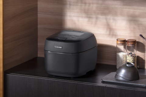 象印の炊飯器「炎舞炊き」に4合モデル ほぼ3合サイズでも多く炊ける