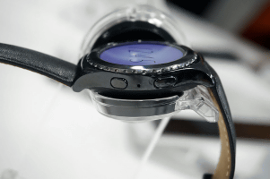 サムスンのスマートウォッチ「Gear S2/S2 classic」国内登場、ドコモと