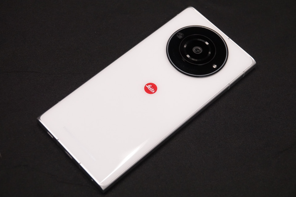 SoftBank LEITZ PHONE2 ホワイト SIMフリー ソフトバンクからライカ