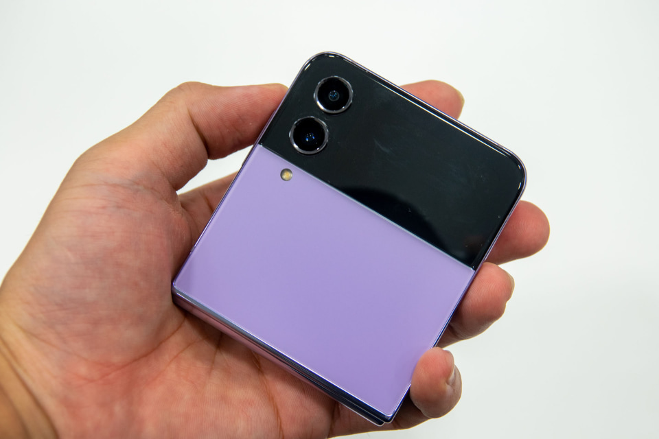 ドコモ版「Galaxy Z Flip4」、条件を満たすと最安2万6180円に
