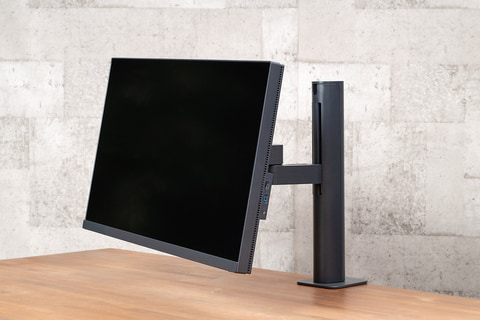 最初からアーム付き”のモニターは想像以上の快適さ！ ～カンタン