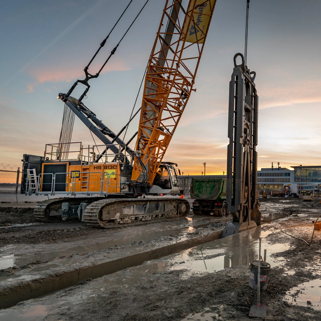 Liebherr HS8130.1 クローラークレーン / NZG 1/50 Liebherr HS8130.1