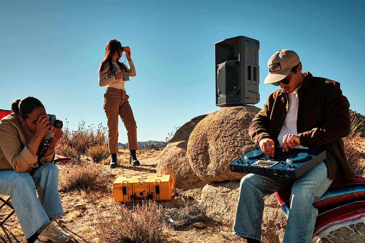 WAVE-EIGHT - SonicLink搭載8インチポータブルDJスピーカー | AlphaTheta