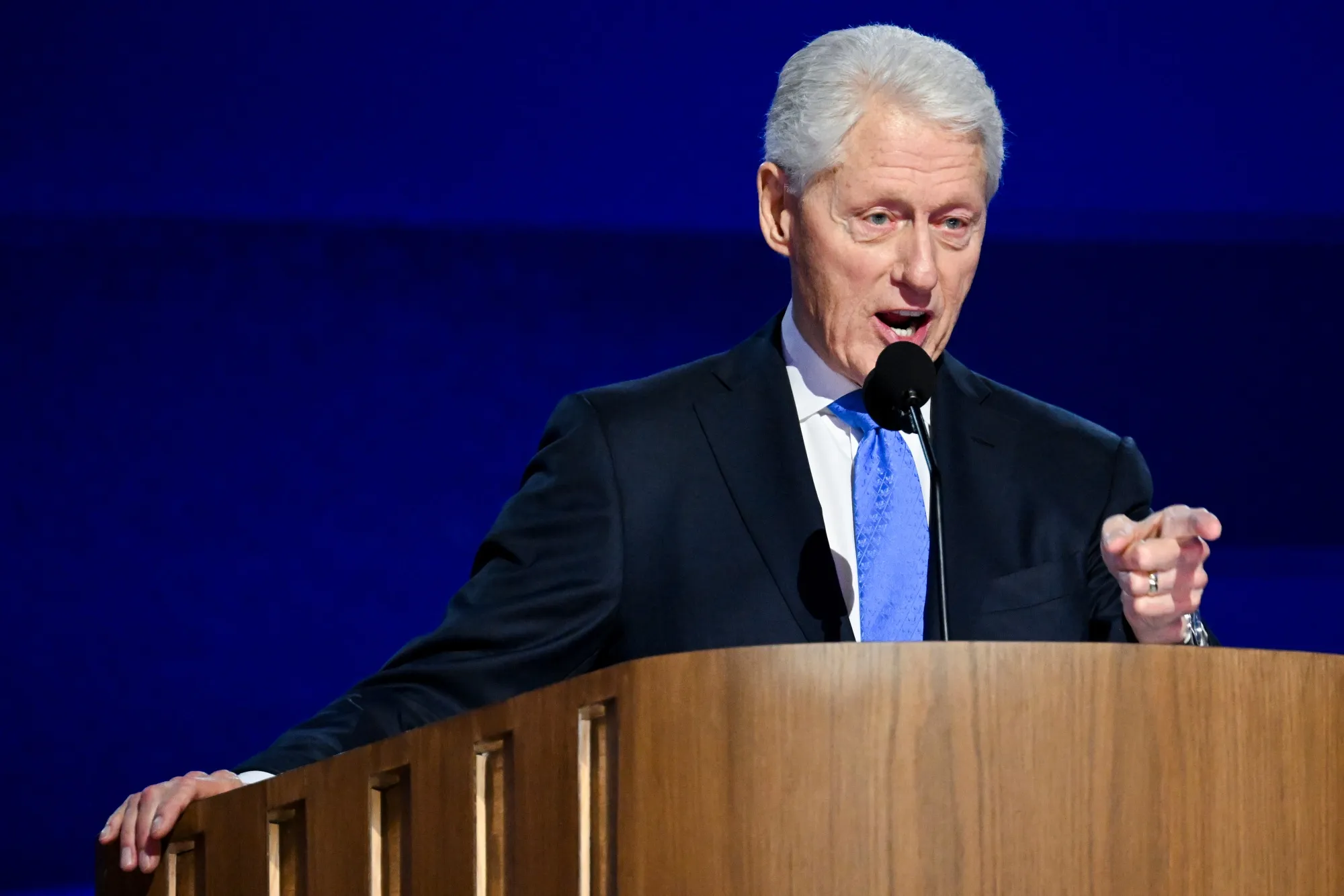 ビル・クリントン氏、ワシントンの病院に入院－発熱受け検査 - Bloomberg