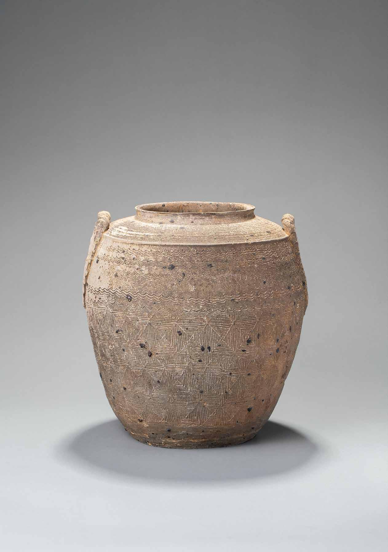 中国 龍泉窯 粉青磁 花刻 茶碗 M R6128 中国 龍泉窯 粉青磁 花刻 茶碗