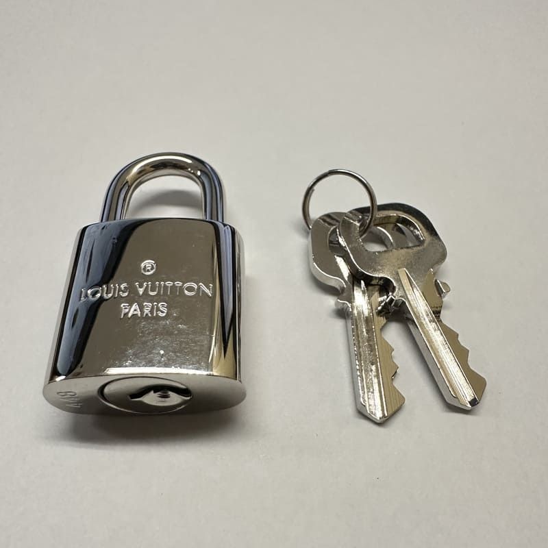 新品未使用】ルイヴィトン南京錠ネックレス シルバー ヴィトン 南京錠