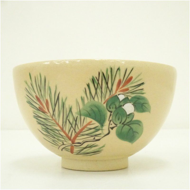 美しい古美術蔵から枝振りの見事な松が描かれた抹茶茶碗が出てきました