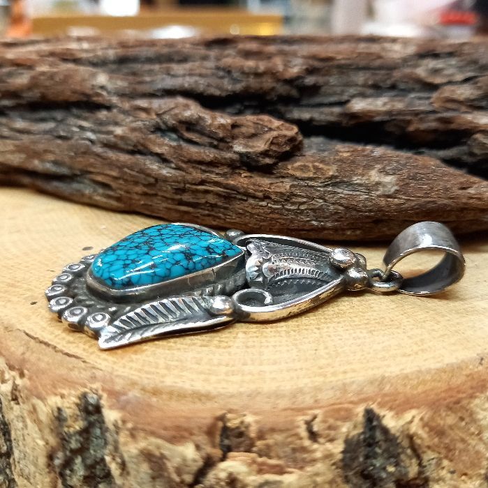 rym-24 スパイダーウェブ ターコイズペンダント 一点物 ネックレス