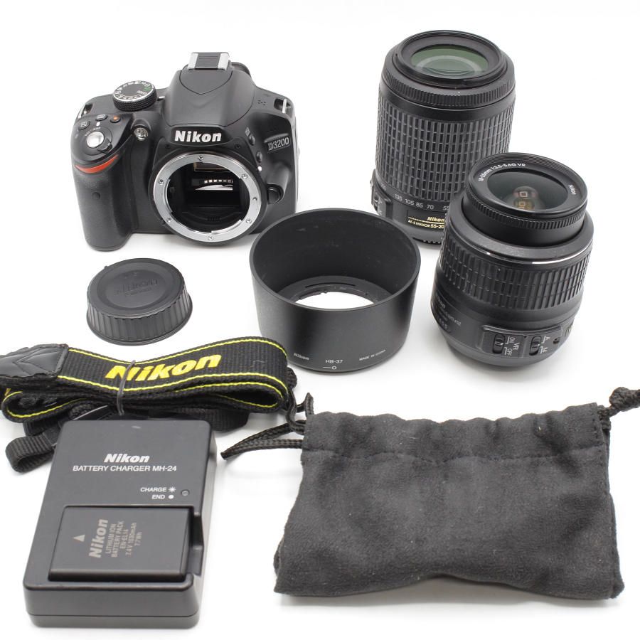 Nikon D3200 ダブルズームキット 美品 シャッター11070 ニコン D3200