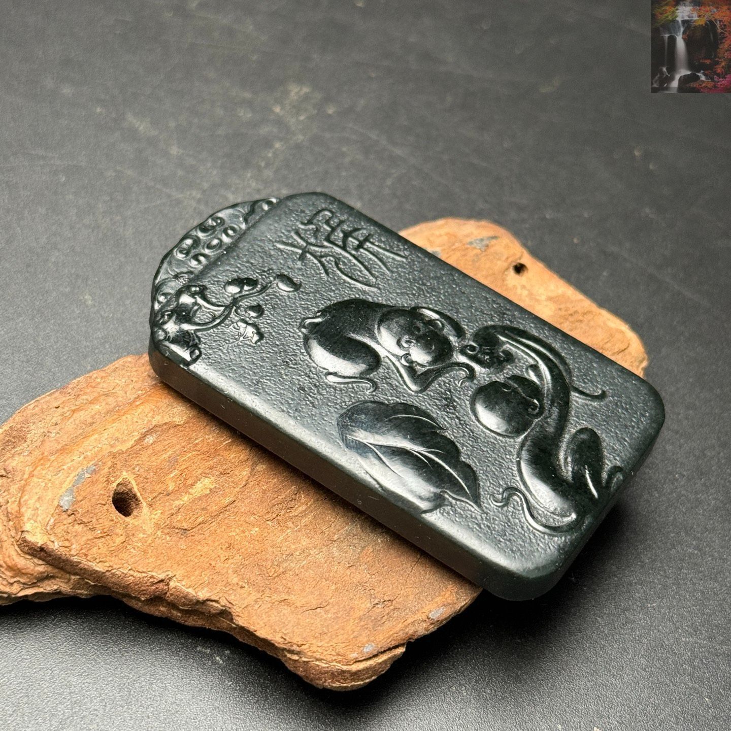 旧家蔵出し 配送 和田玉細密彫 青玉 大日如來像 根付 裝身具 置物 賞物