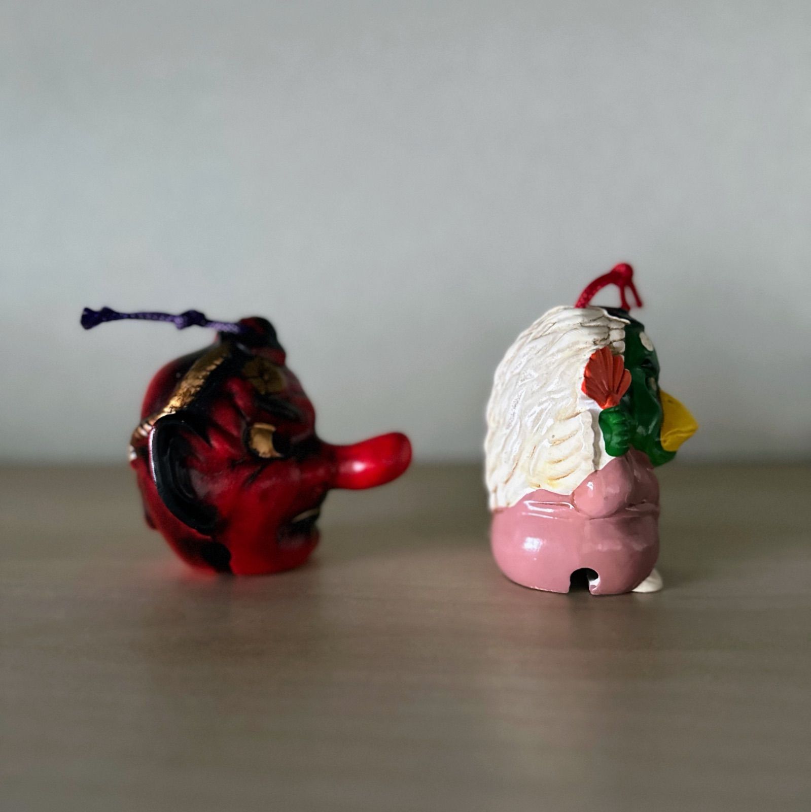 土鈴 2つセット 高さ8.5cm 天狗 カラス天狗 烏天狗 てんぐ 赤 緑 昭和