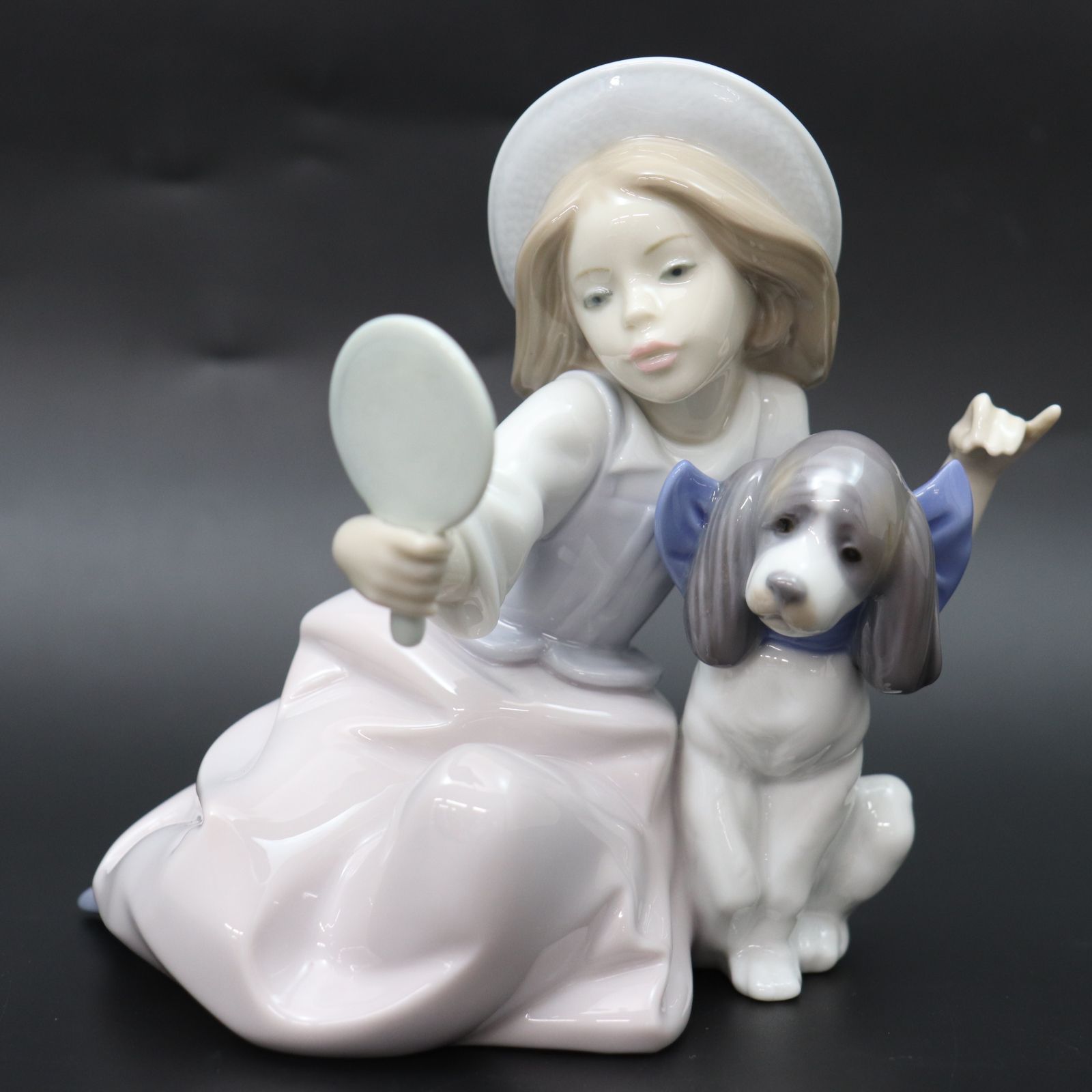 ショップ リヤドロ 仔犬を抱く貴婦人 子犬とお散歩 傘 フィギュリン