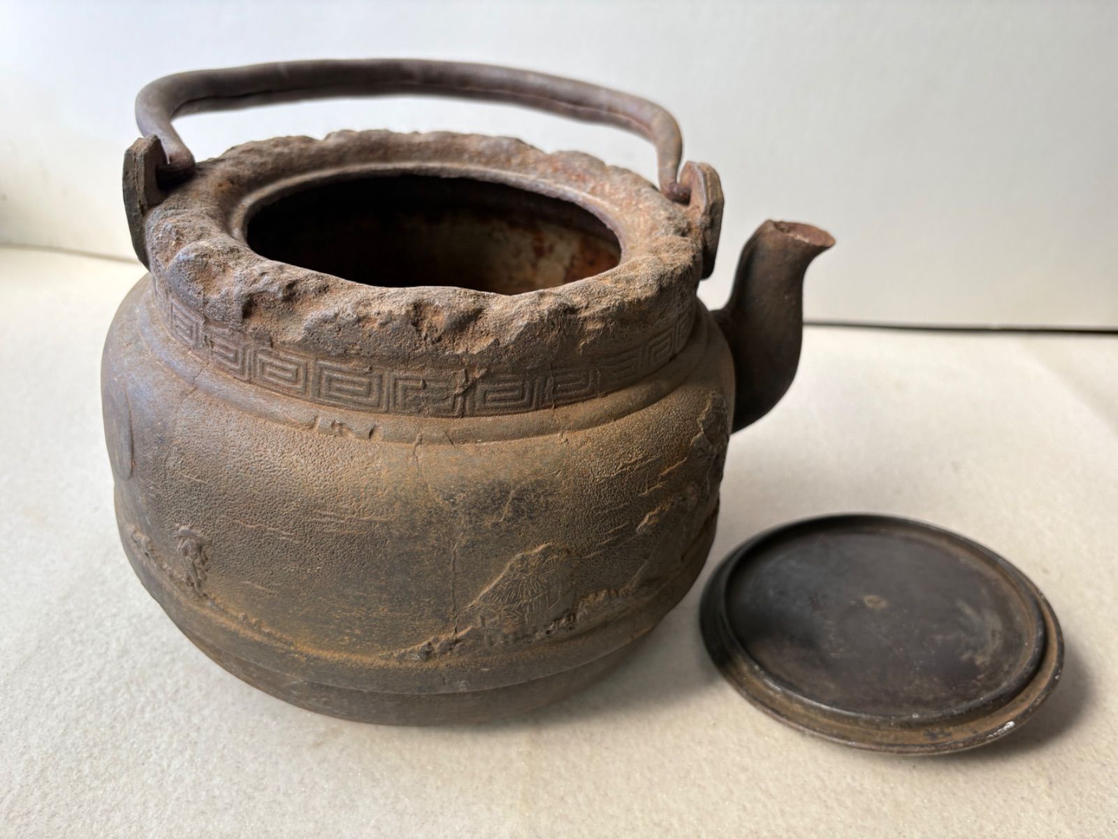 希少 珍しい 龍文堂造 鉄瓶 本物 約3.40kg古玩 銅蓋 裏蓋刻印有 湯釜