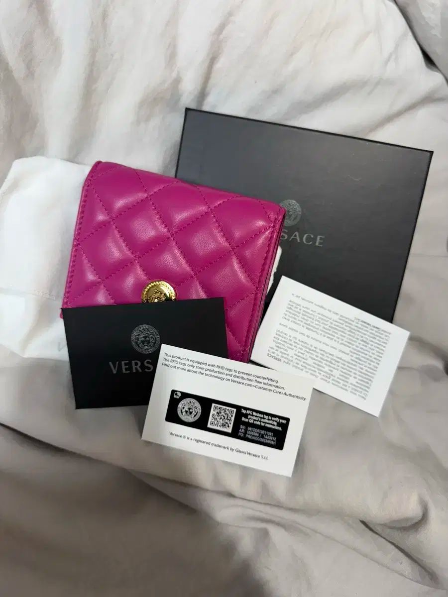 Versace(ヴェルサーチェ) ピンク キルティング 財布 新品 ヴェルサーチ