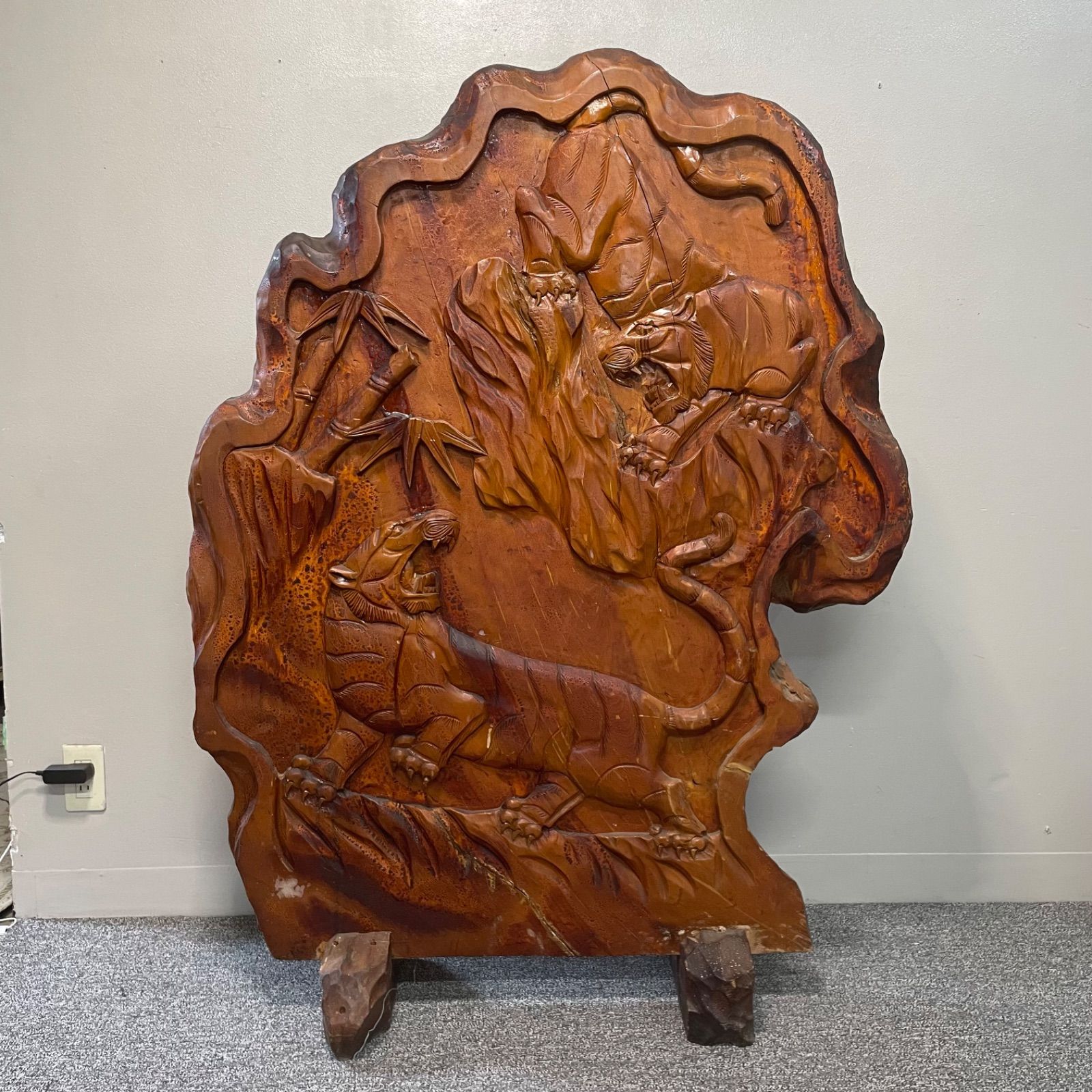 一枚板】高さ68㎝ 幅56㎝ 奥行き48㎝ 虎松 衝立 天然木無垢材