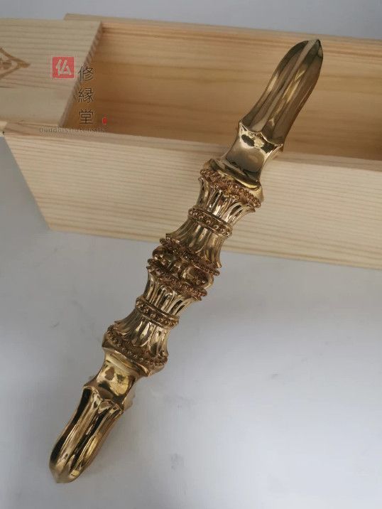 修縁堂】密教法器 四大明王 独鈷金鋼杵 ストア 仏教法具 真鍮製 vajra 23CM