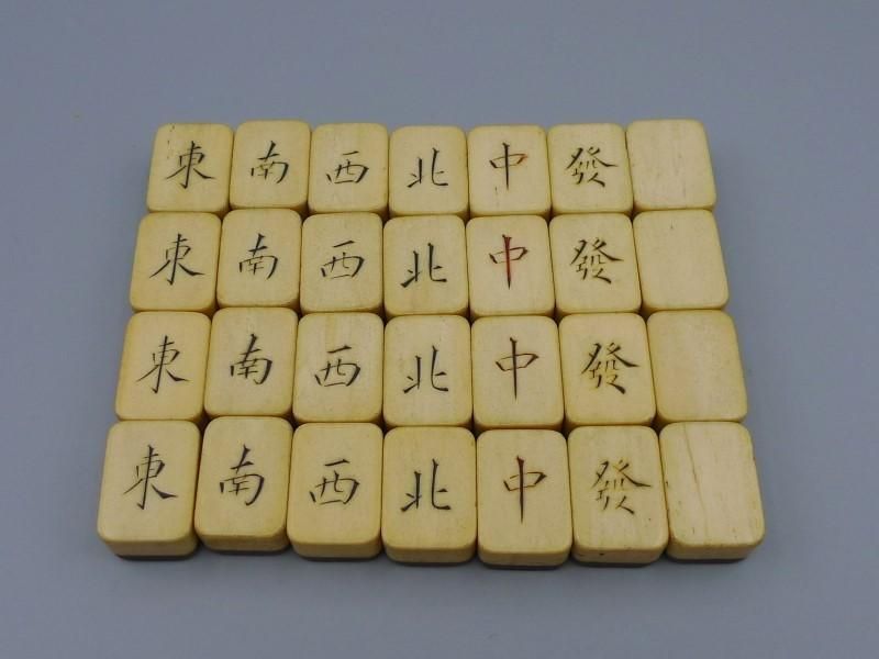 超レア超レトロ木製麻雀箱 伝統時代モノ&麻雀牌 ※骨牌背竹牌 ※骨董品