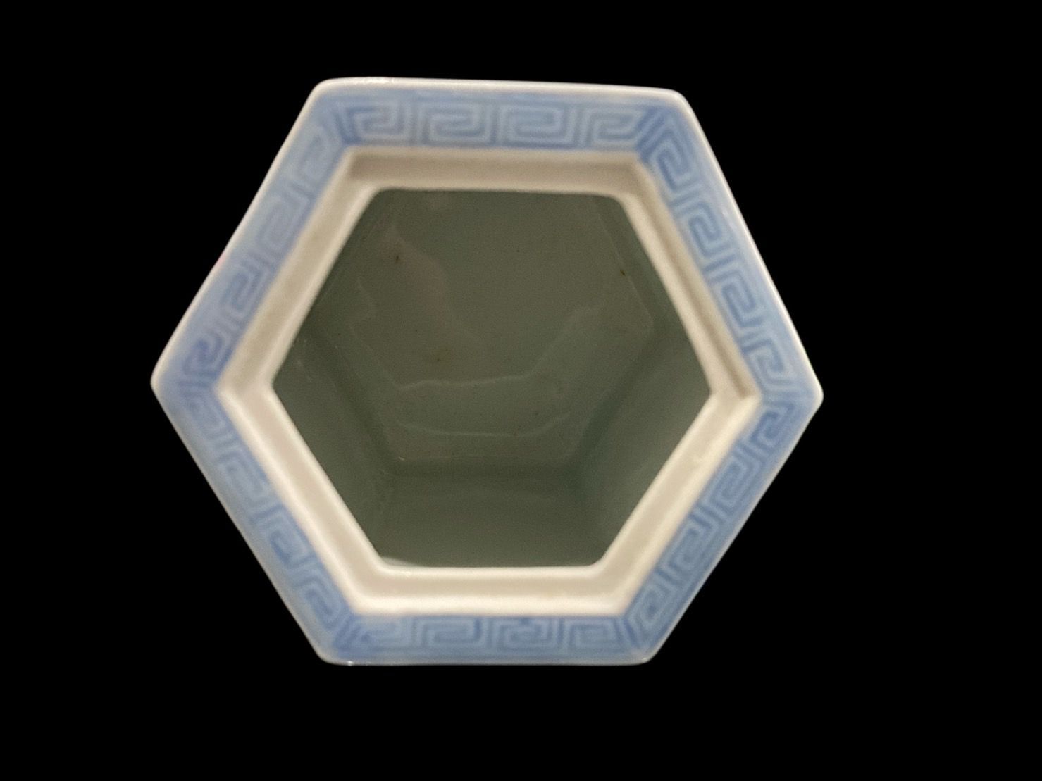 希少 宮内庁御用達 ストア 深川製磁 雲地紋染付山水 六角香炉 茶道具