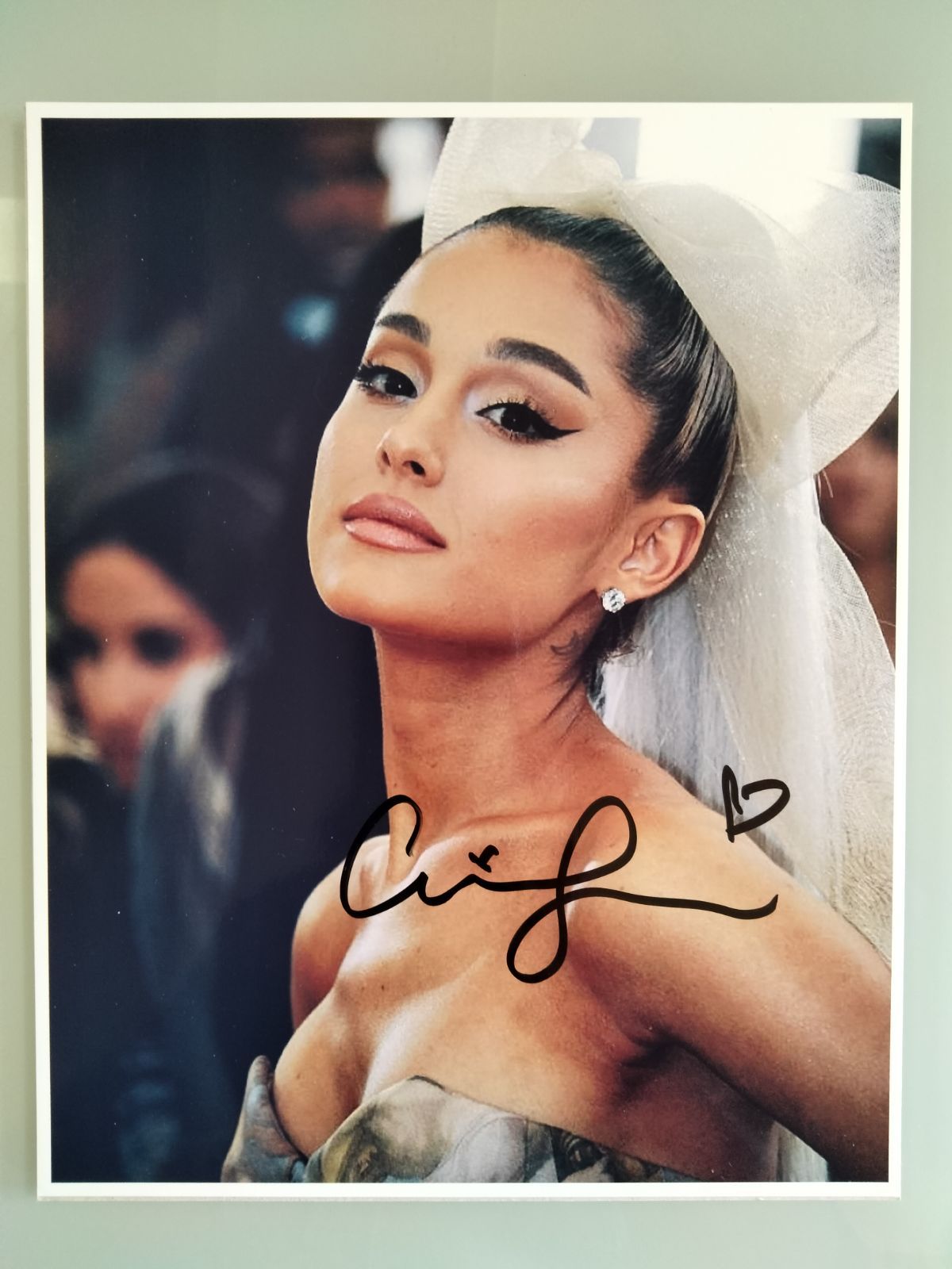 セール中…アリアナ・グランデ直筆サイン入り超大型写真…Ariana Grande