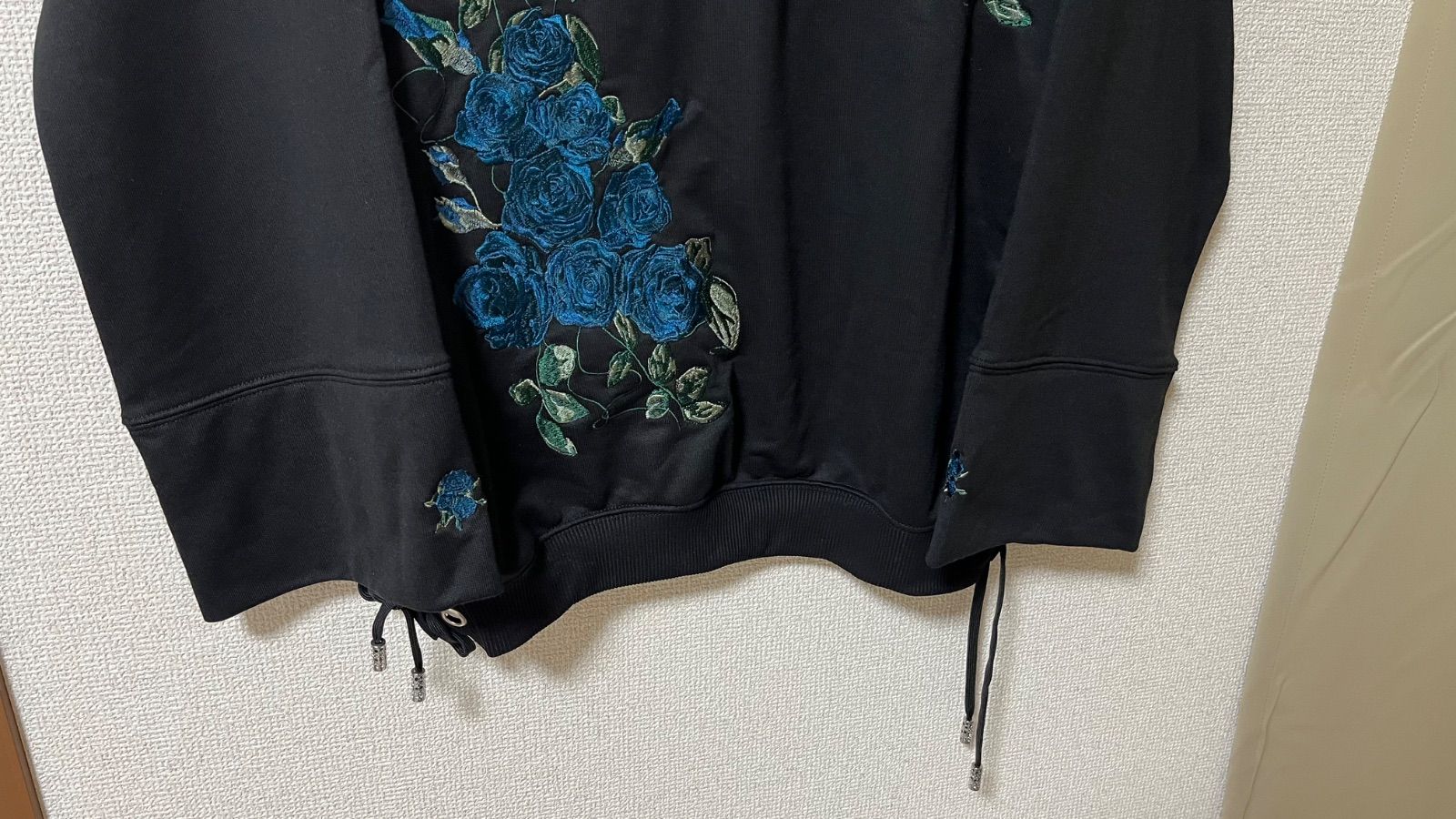 限定品】Ado HARE コラボ スウェット 刺繍 青薔薇 ブラック Mサイズ