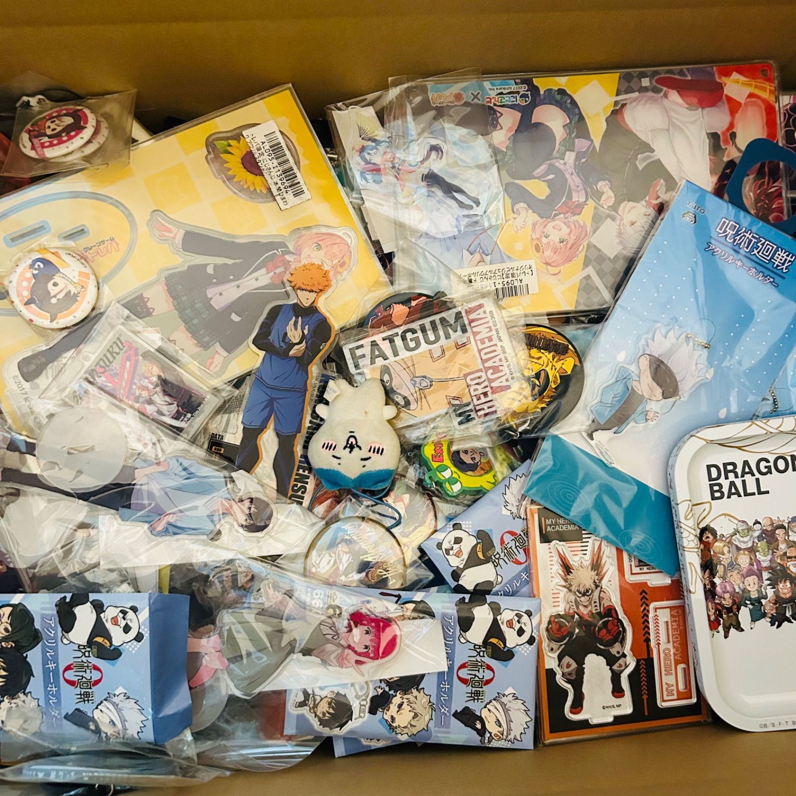 500 アニメグッズ まとめ売り 大量 缶バッジ キーホルダー アクスタ 紙