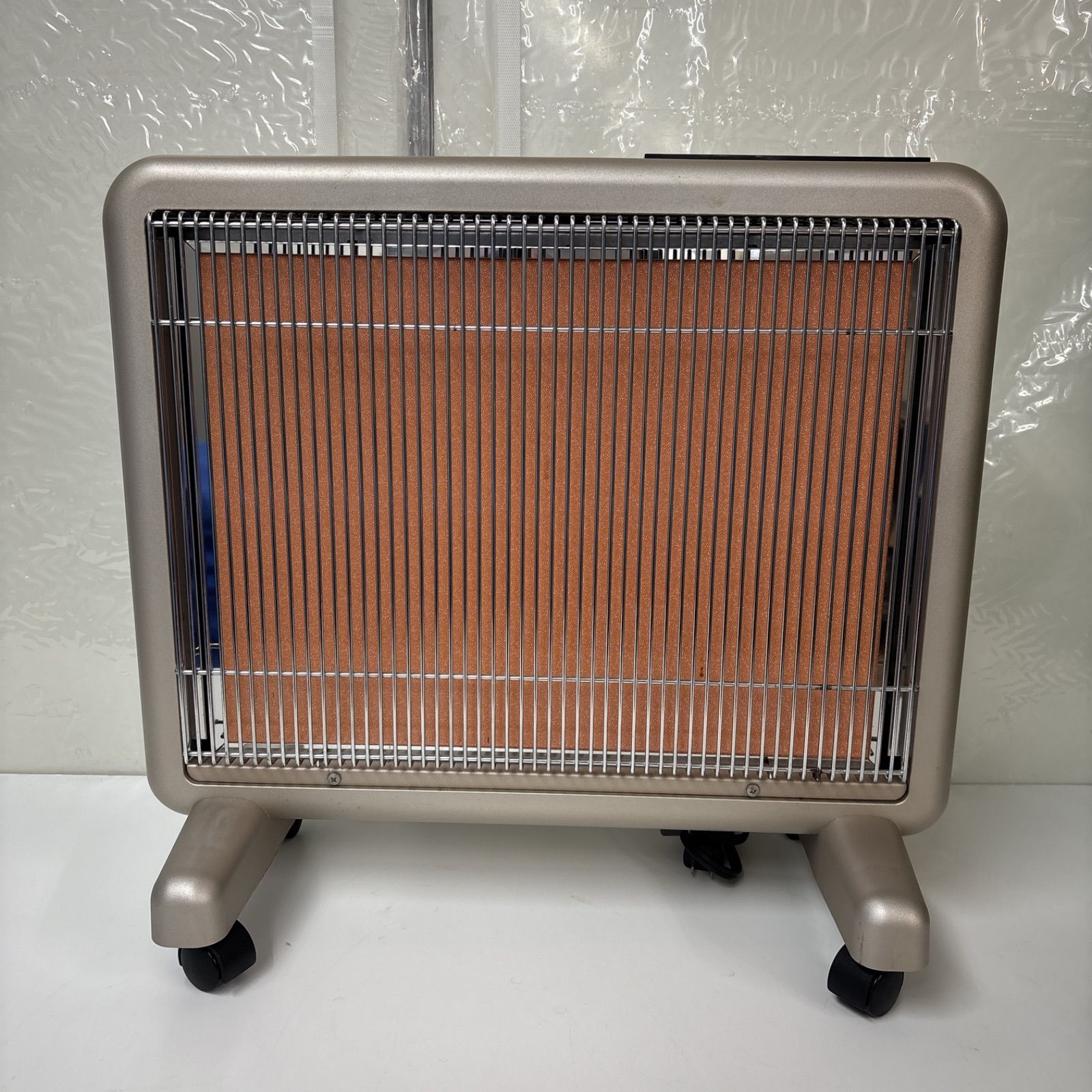 I519 🌈 人気モデル♪ サンルミエ・エクセラ750 遠赤外線ヒーター