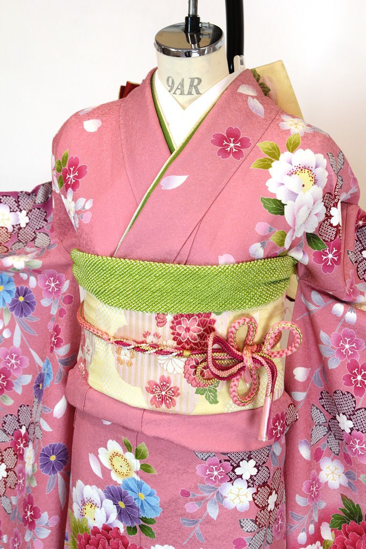 正絹振袖セット ピンク地の古典的な金彩模様と十二単風の重ね