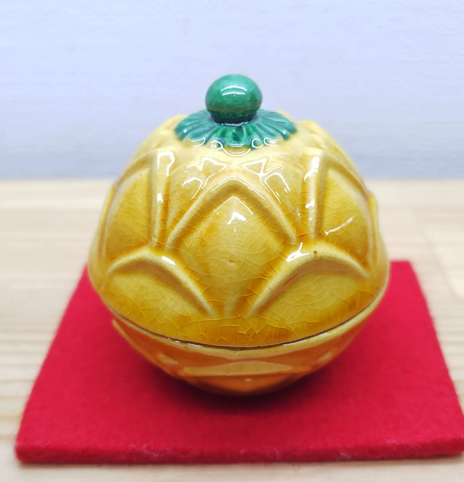 美品】横石嘉助 交趾蕗薹香合 共箱あり 28 美品】横石嘉助 交趾蕗薹