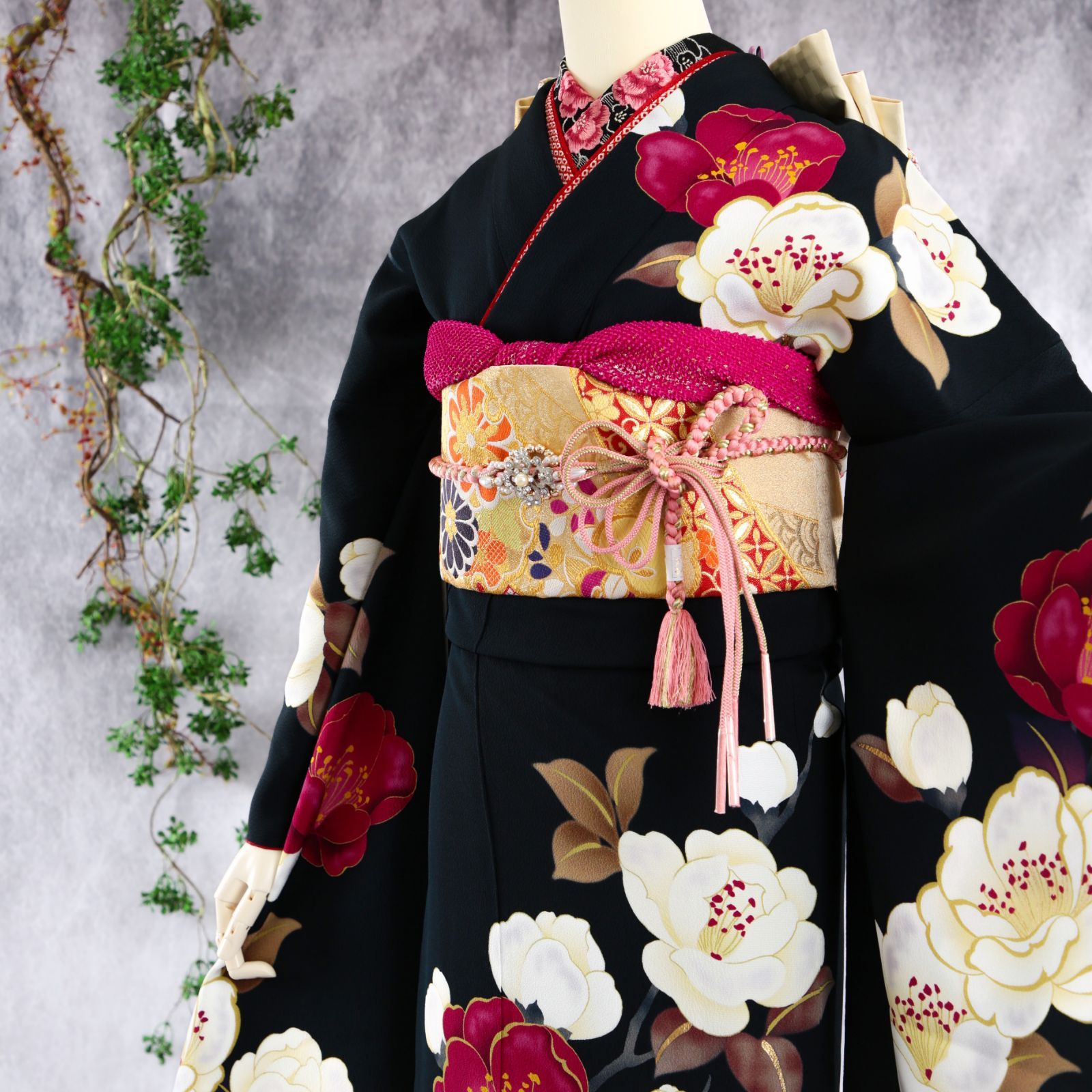 あ913) モダンな粋を纏う ✦ グレーに黒亀甲花模様 アンティーク振袖