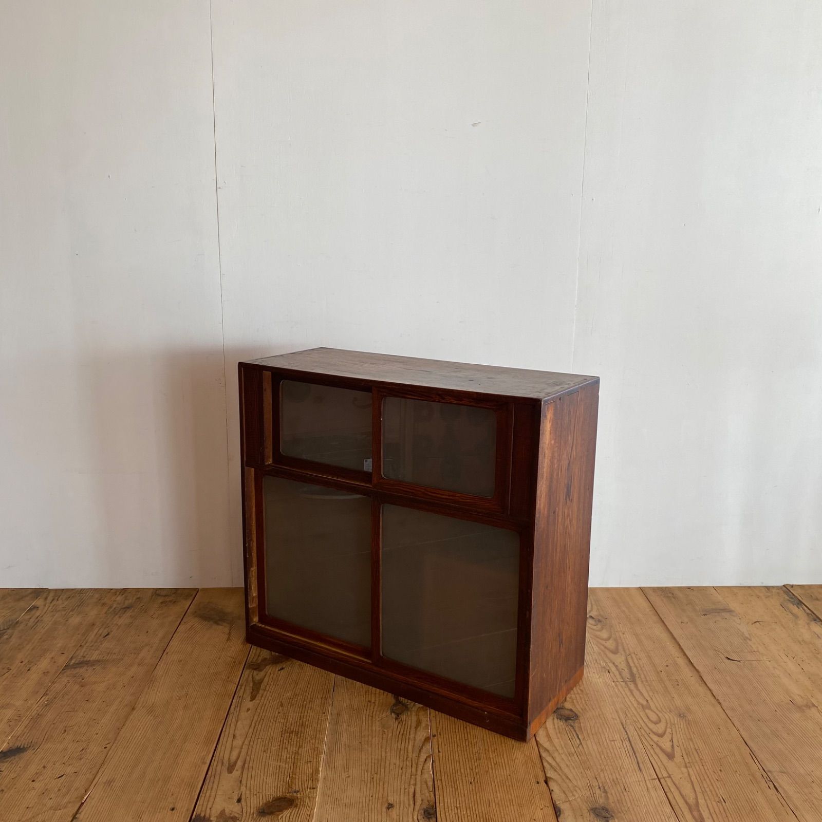 工場 アンティーク ガラス 曇りガラス 戸棚 茶箪笥 水屋箪笥